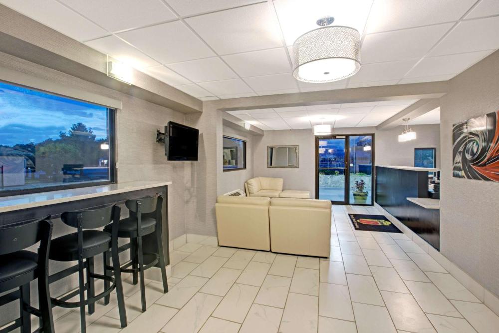 Double Room with Two Double Beds - Non-Smoking interior